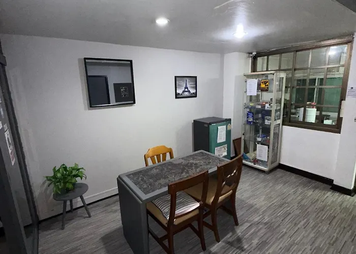 Casa de hóspedes Ree House- Sukhumvit 23 Banguecoque